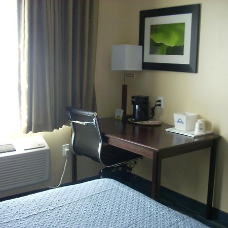Days Inn & Suites By Wyndham Ozone Park/Jfk Airport New York Exteriör bild