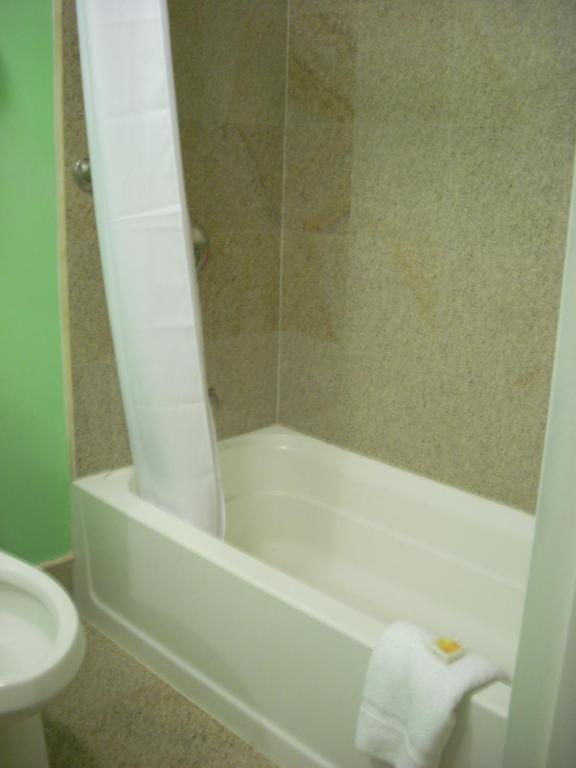 Days Inn & Suites By Wyndham Ozone Park/Jfk Airport New York Rum bild