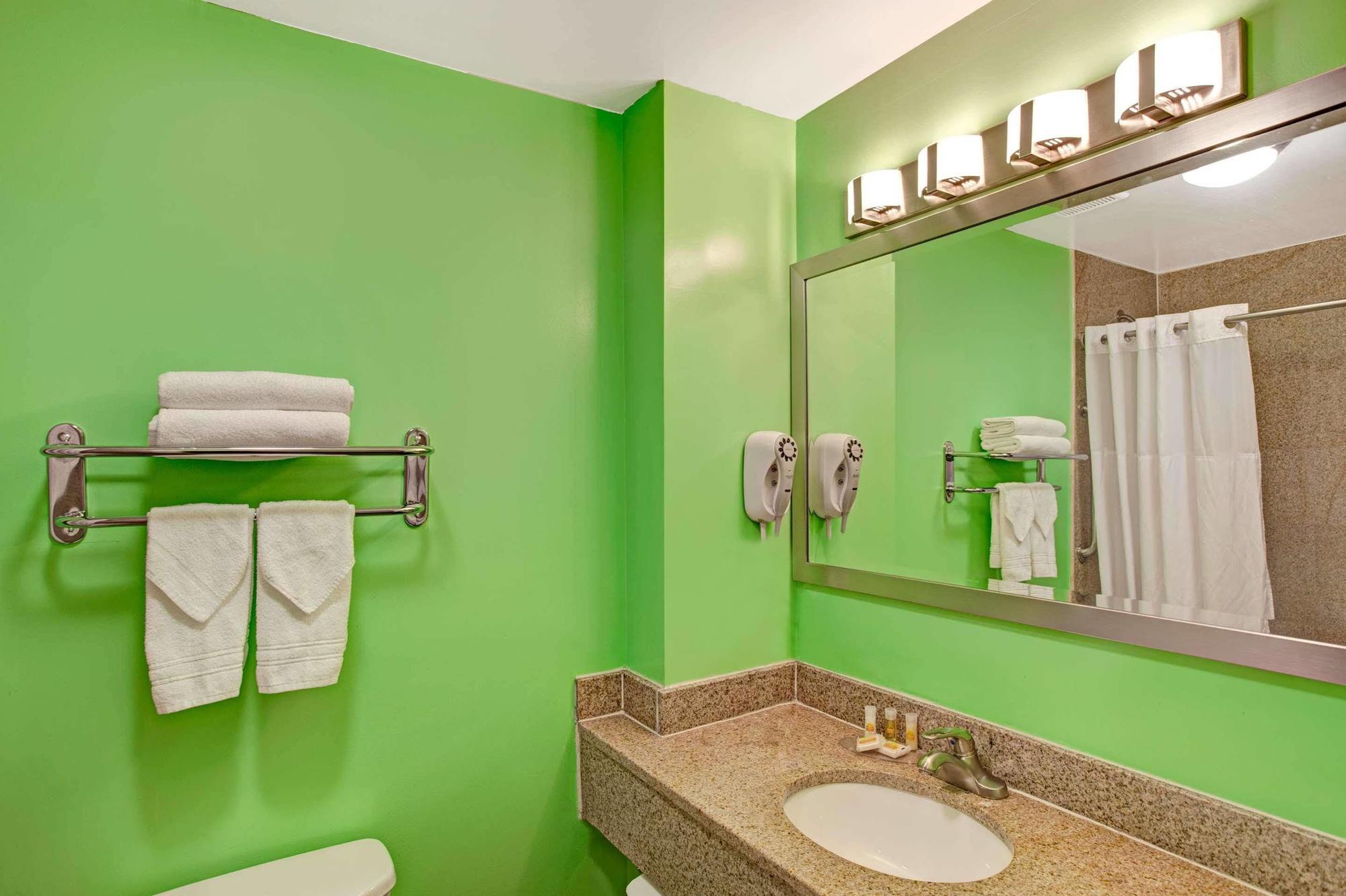 Days Inn & Suites By Wyndham Ozone Park/Jfk Airport New York Exteriör bild