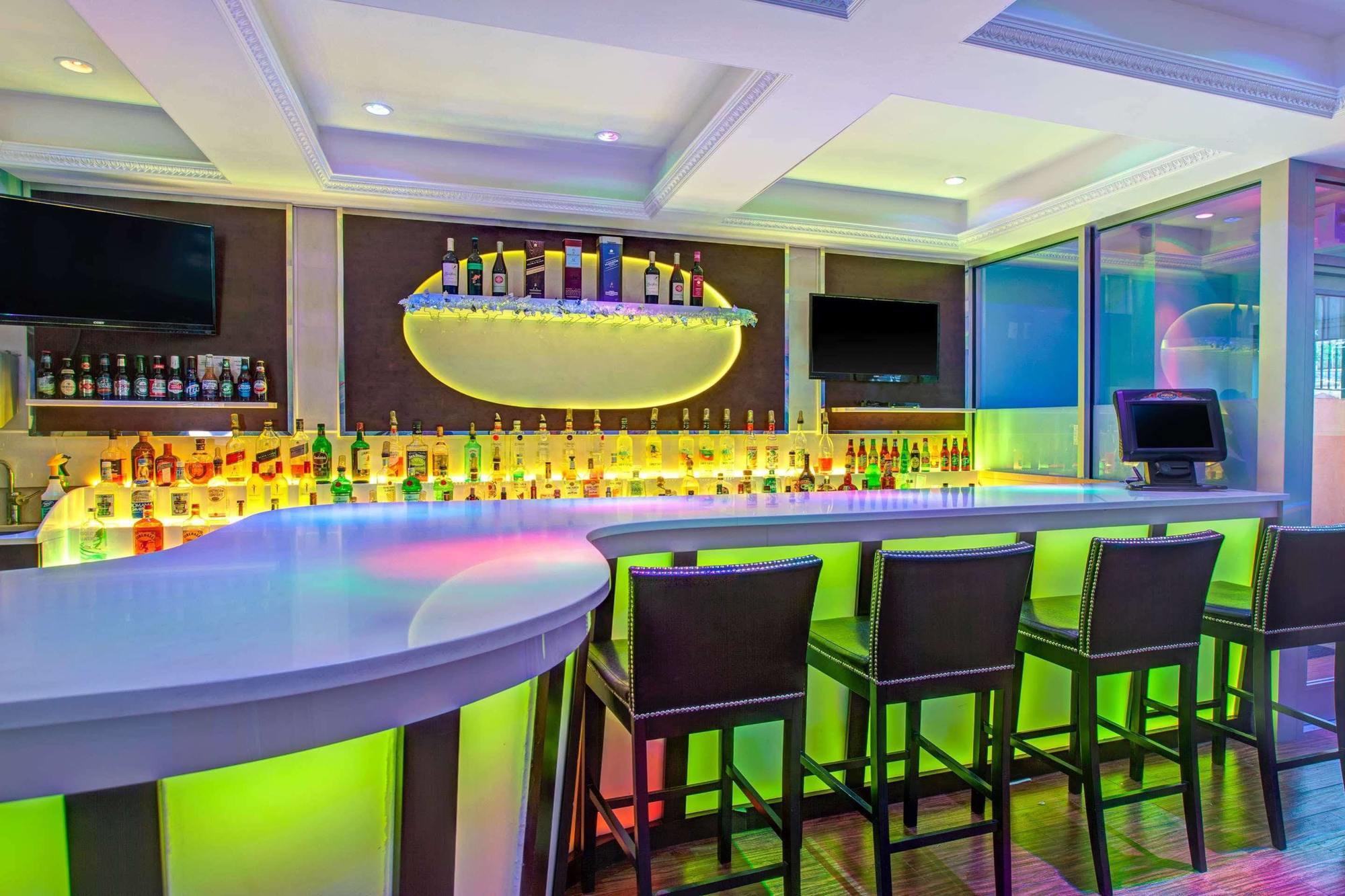 Days Inn & Suites By Wyndham Ozone Park/Jfk Airport New York Exteriör bild