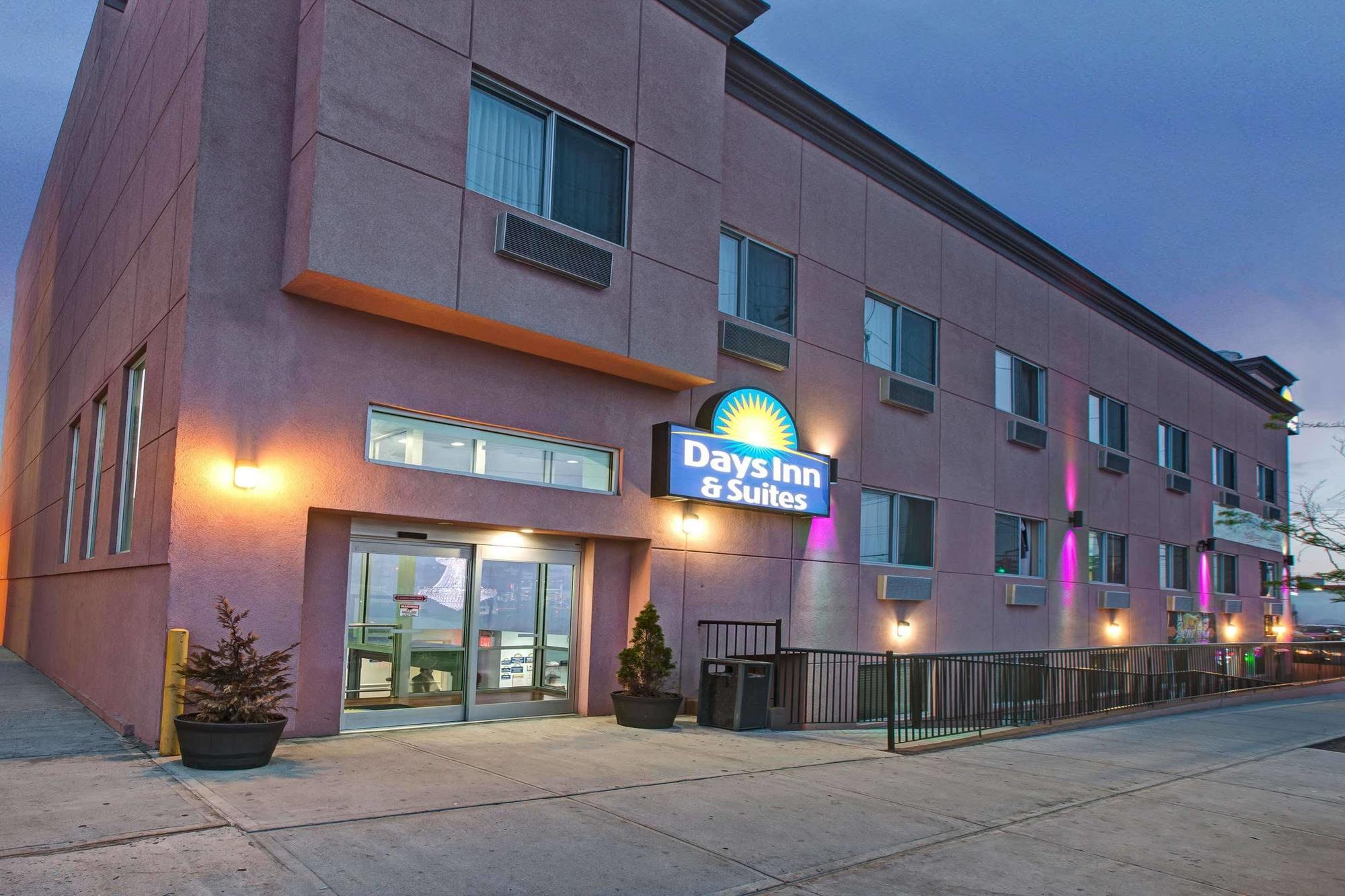 Days Inn & Suites By Wyndham Ozone Park/Jfk Airport New York Exteriör bild